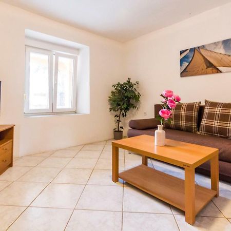 Apartments Gloria Ližnjan Екстериор снимка
