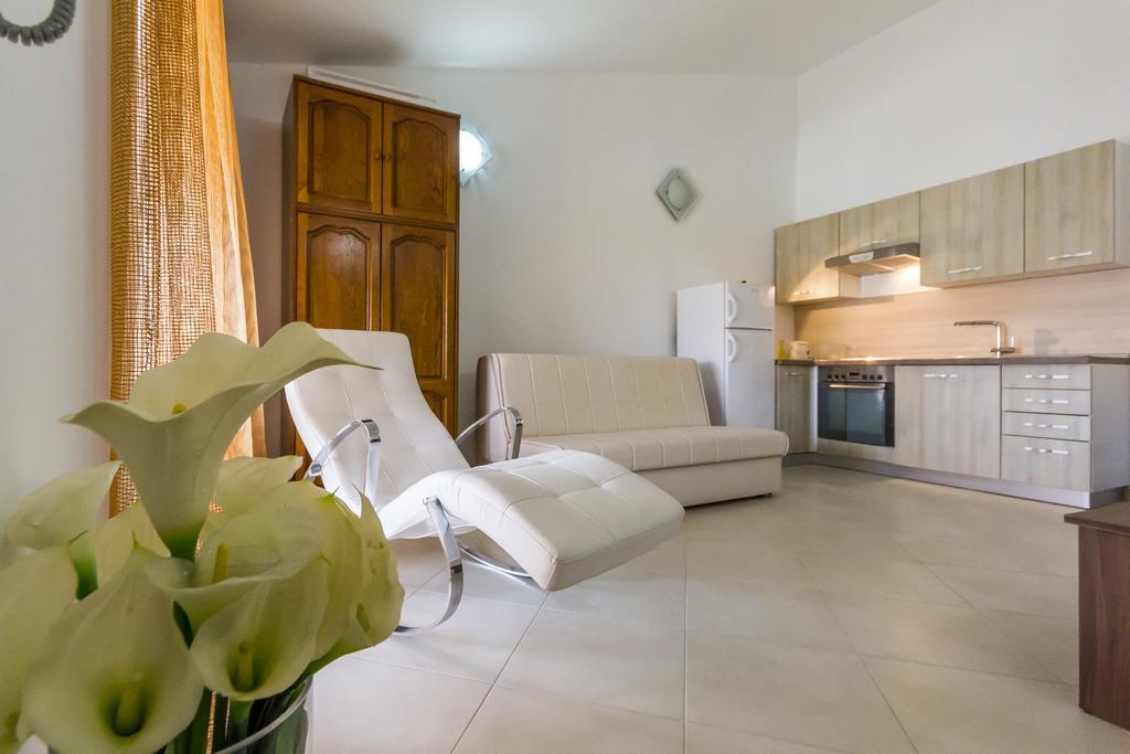 Apartments Gloria Ližnjan Екстериор снимка
