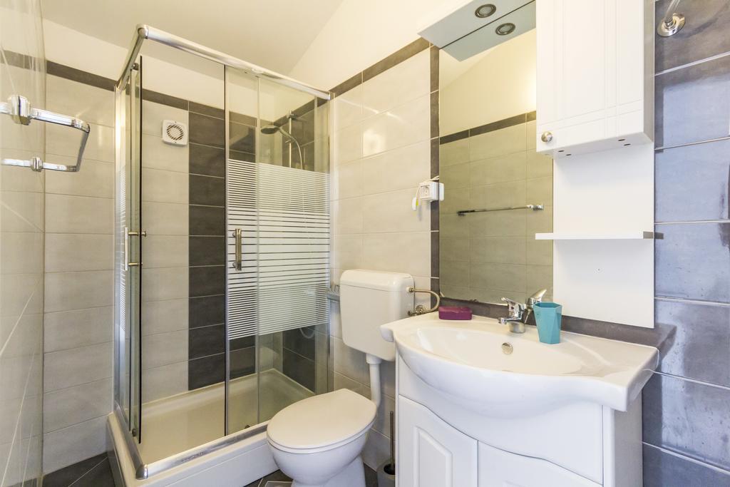 Apartments Gloria Ližnjan Екстериор снимка