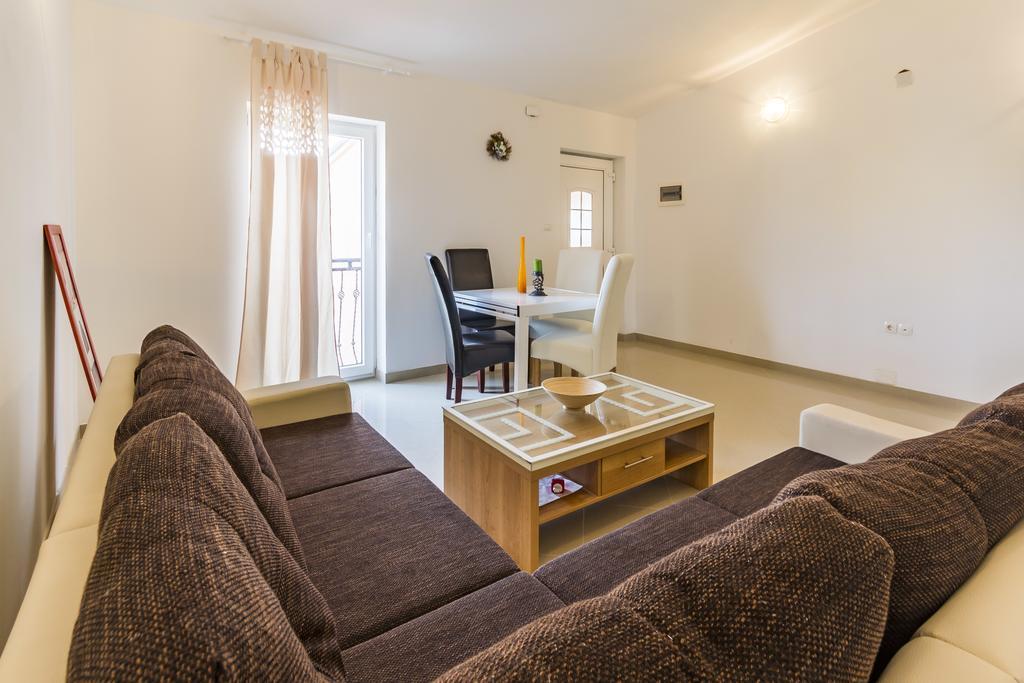 Apartments Gloria Ližnjan Екстериор снимка