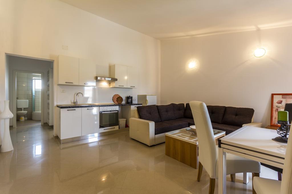 Apartments Gloria Ližnjan Екстериор снимка