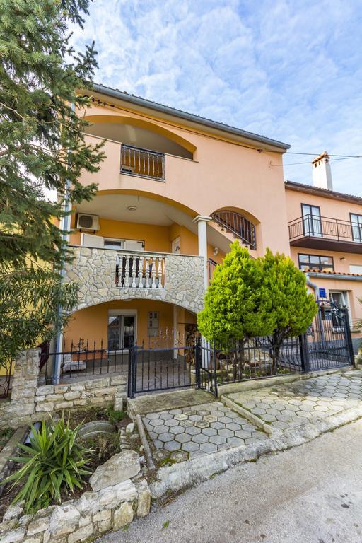 Apartments Gloria Ližnjan Екстериор снимка