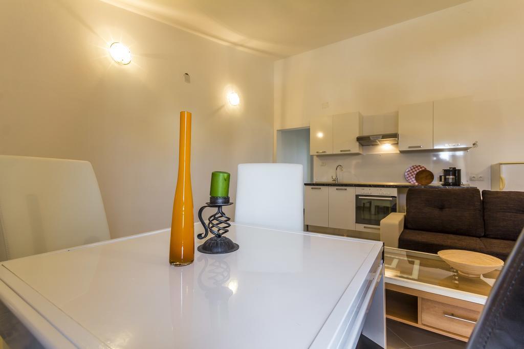 Apartments Gloria Ližnjan Екстериор снимка