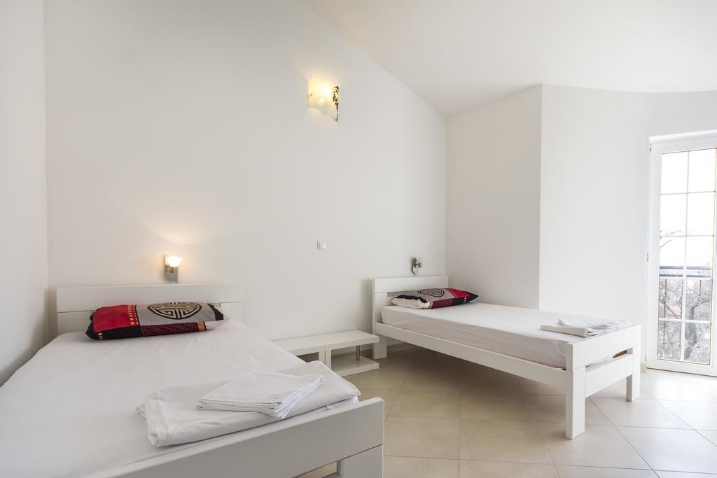 Apartments Gloria Ližnjan Екстериор снимка