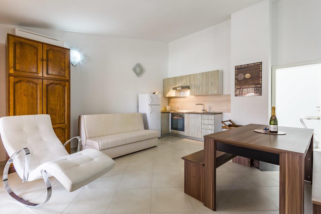 Apartments Gloria Ližnjan Екстериор снимка