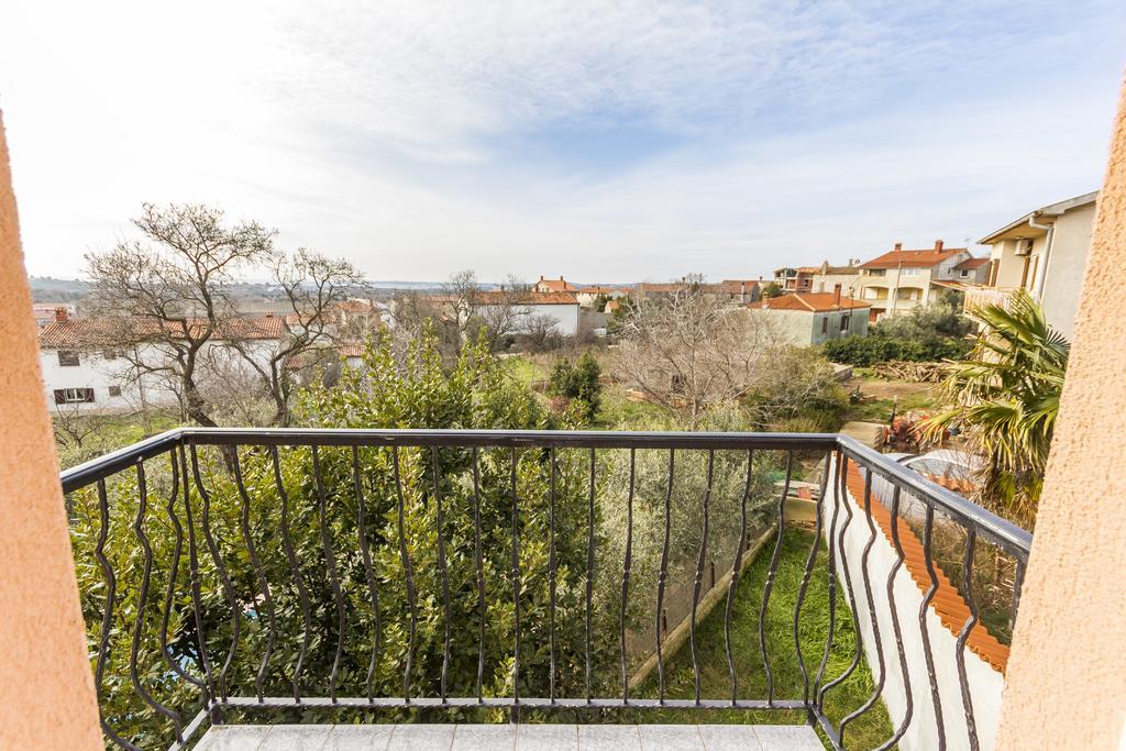 Apartments Gloria Ližnjan Екстериор снимка