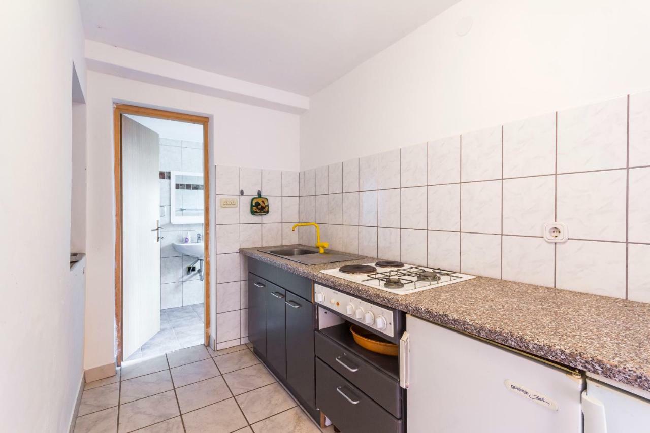 Apartments Gloria Ližnjan Екстериор снимка