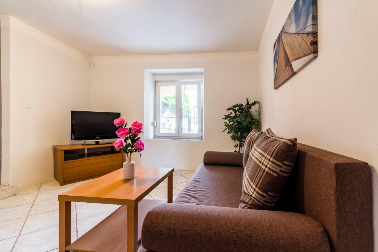 Apartments Gloria Ližnjan Екстериор снимка