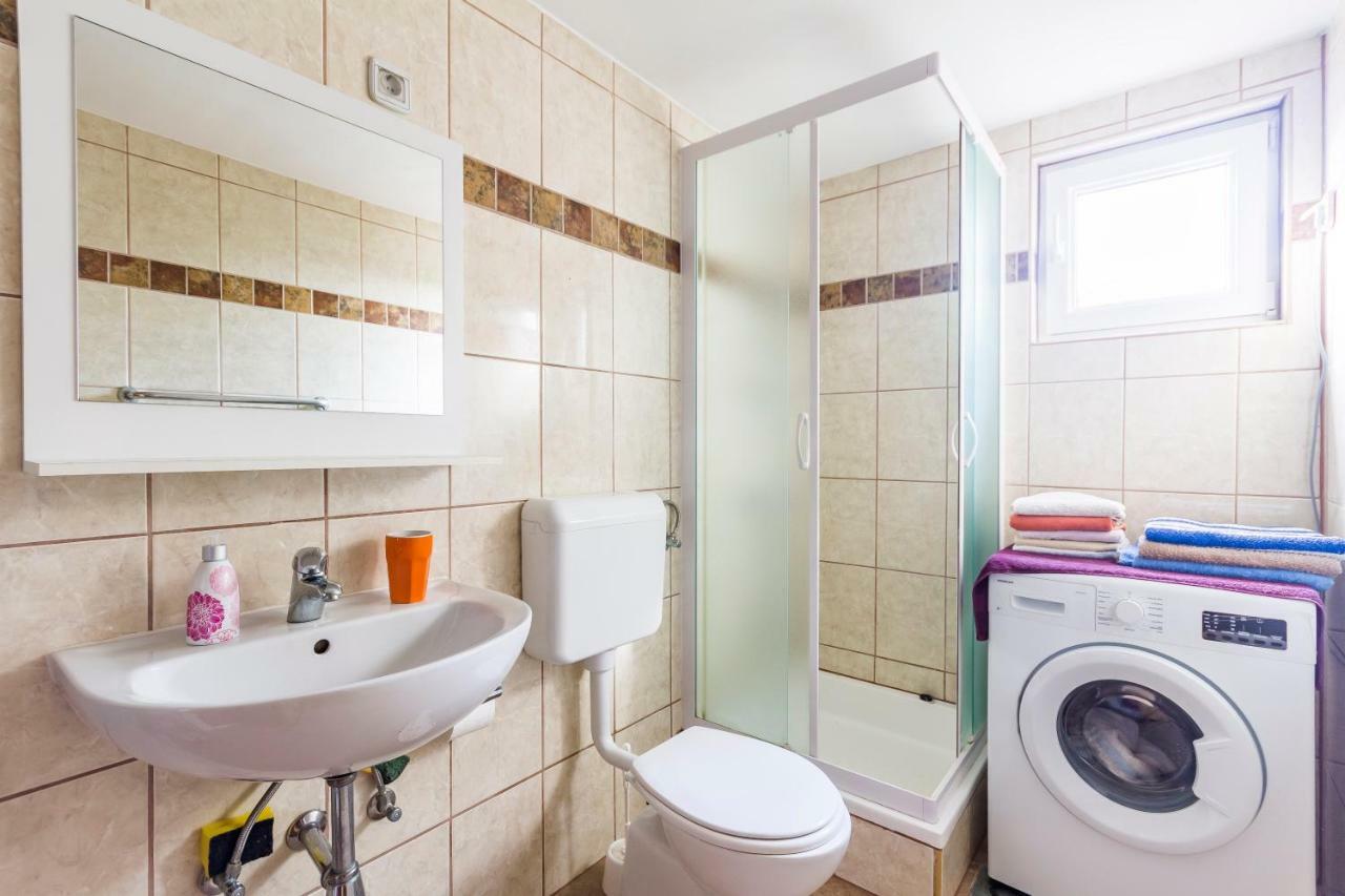 Apartments Gloria Ližnjan Екстериор снимка